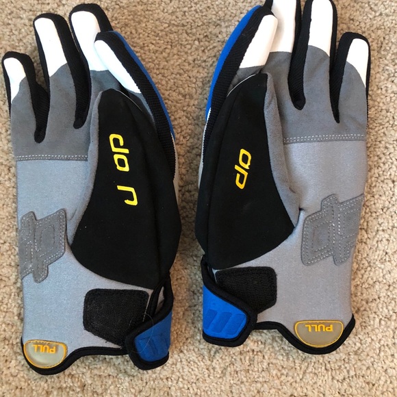 Gloves - Picture 2 of 2